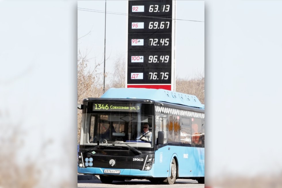 Giá xăng dầu bán buôn tại Nga tăng chậm hơn so với Mỹ nhưng mạnh hơn so với Trung Quốc. Nguyên nhân tăng giá